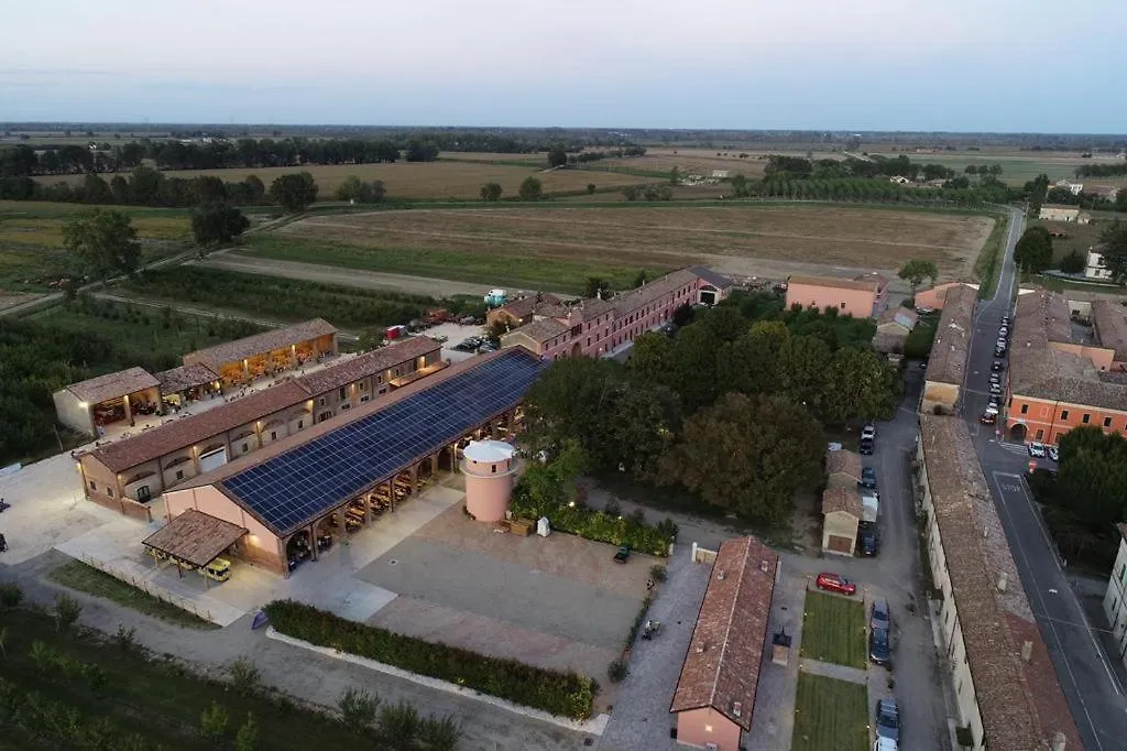 Agriturismo Pizzavacca Villanova sull'Arda مزرعة للإقامة